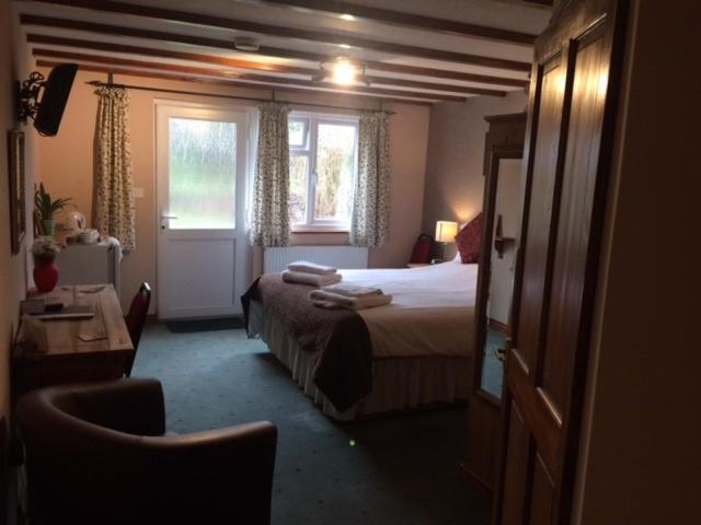 Bed & Breakfast Crown House & *